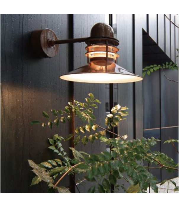 Louis Poulsen  Louis Poulsen - Nyhavn outdoor wall lamp