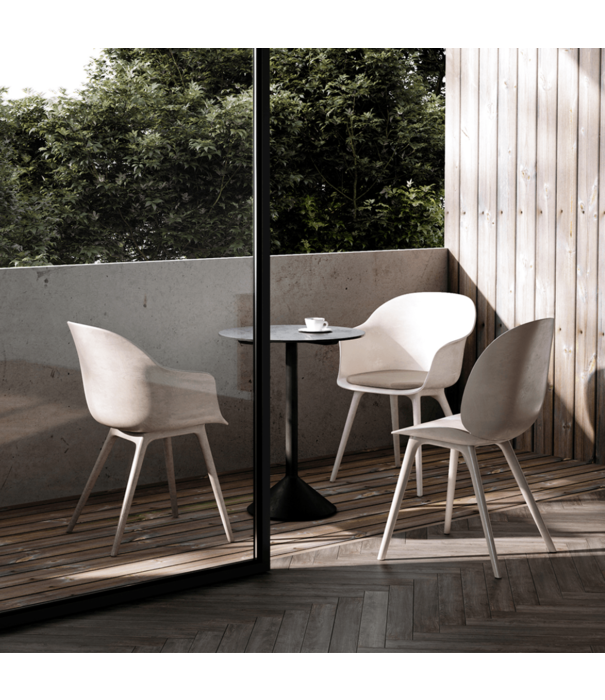 Gubi  Gubi - Bat stoel monochrome outdoor - plastic voet