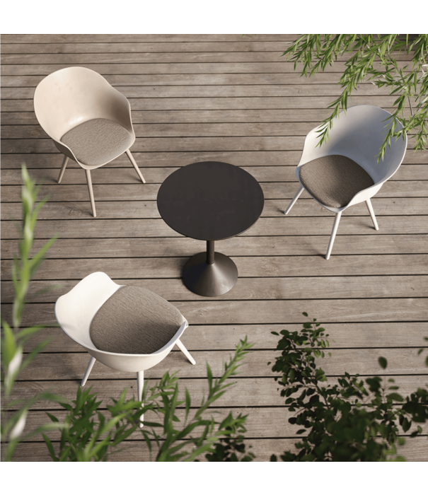 Gubi  Gubi - Bat stoel monochrome outdoor - plastic voet