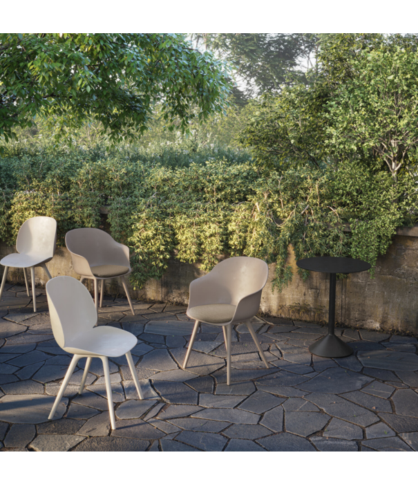 Gubi  Gubi - Bat chair monochrome outdoor - plastic base