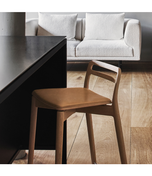 Vipp  Vipp 484 Cabin bar stool light oak, sand leather