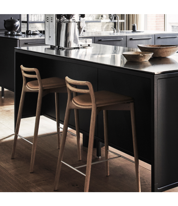 Vipp  Vipp 484 Cabin Barkruk donker eiken, zwart leer