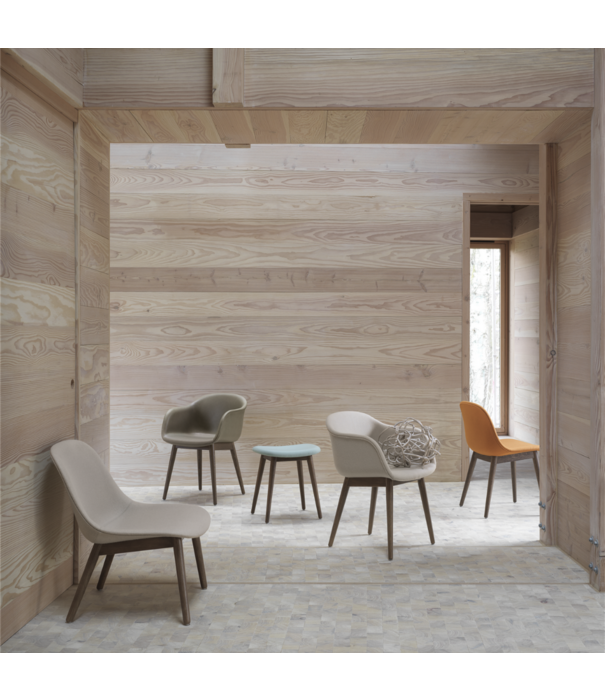 Muuto  Muuto - Fiber lounge stoel houten poten