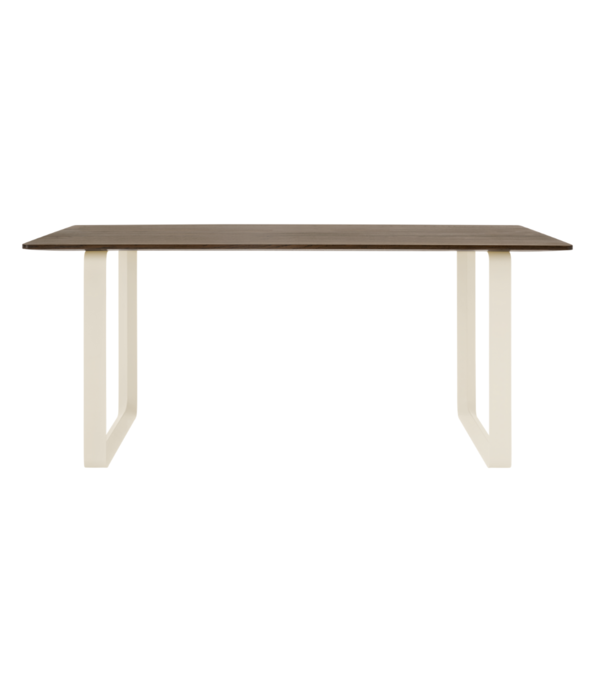 Muuto  Muuto 70/70 Eettafel massief gerookt eiken, sand onderstel