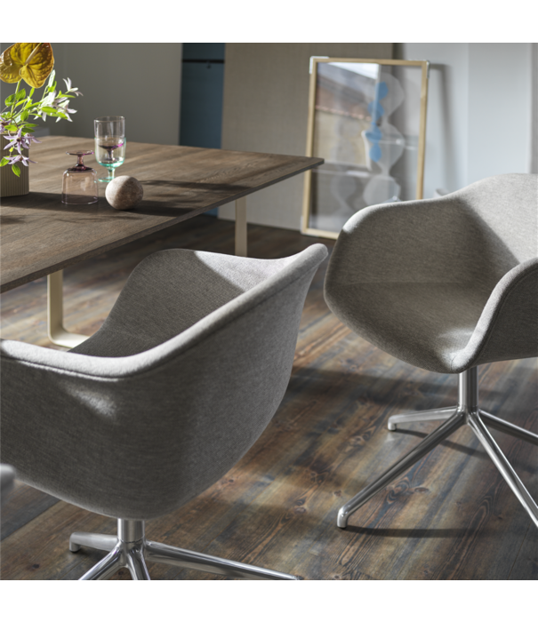 Muuto  Muuto 70/70 Dining Table solid smoked oak, sand base