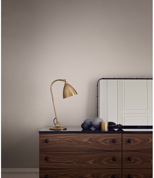 Gubi  Gubi - BL2 Table Lamp brass - brass Ø16