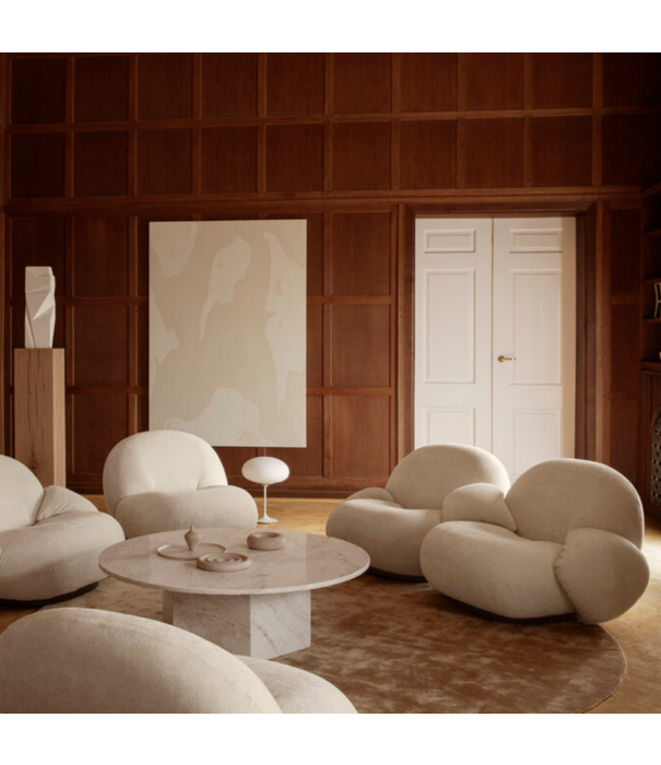 Gubi  Gubi  Pacha 2-seater Sofa with armrests, Belsuede 10 sand