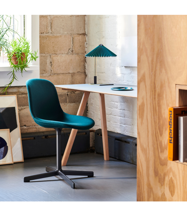 Hay  Hay CPH 90 Bureau wit laminaat, eiken onderstel