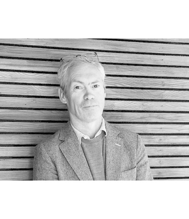 Vitra  Vitra  Moca Dining Chair dark oak, black tube base