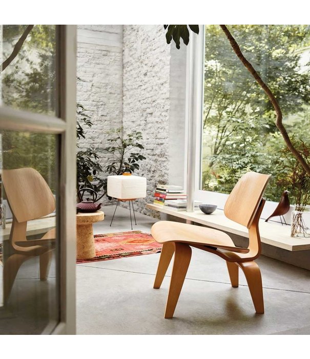 Vitra  Vitra - Eames LCW lounge stoel naturel essen