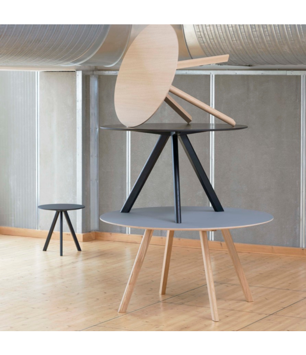 Hay  Hay CPH20 Round Dining Table oak, black linoleum