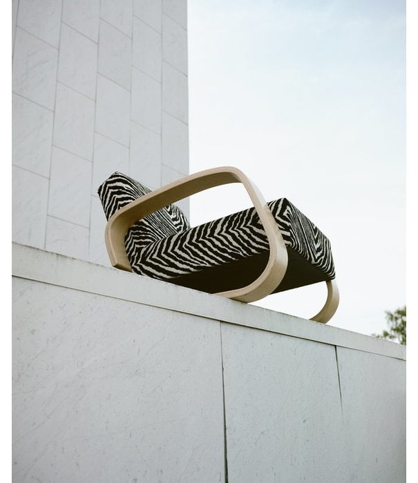 Artek  Aalto Armchair 400 Tank, Zebra zwart / wit