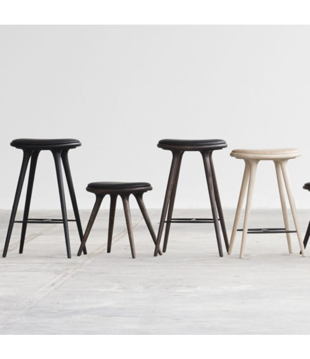 Mater Design  Mater High Stool Barkruk donker beuken, zwart leer 69cm