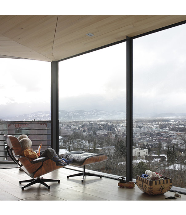 Vitra  Vitra - Eames Lounge Chair Walnoot premium leer