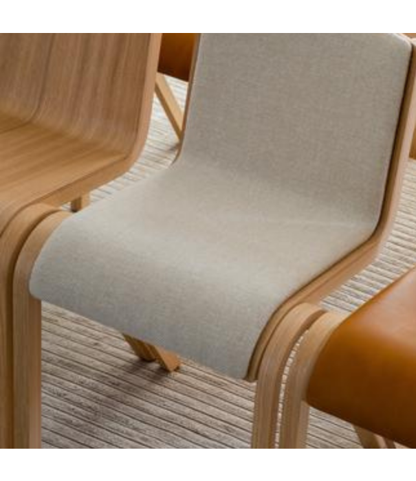 Audo Audo Ready Eetkamerstoel eiken, voorkant Audo boucle