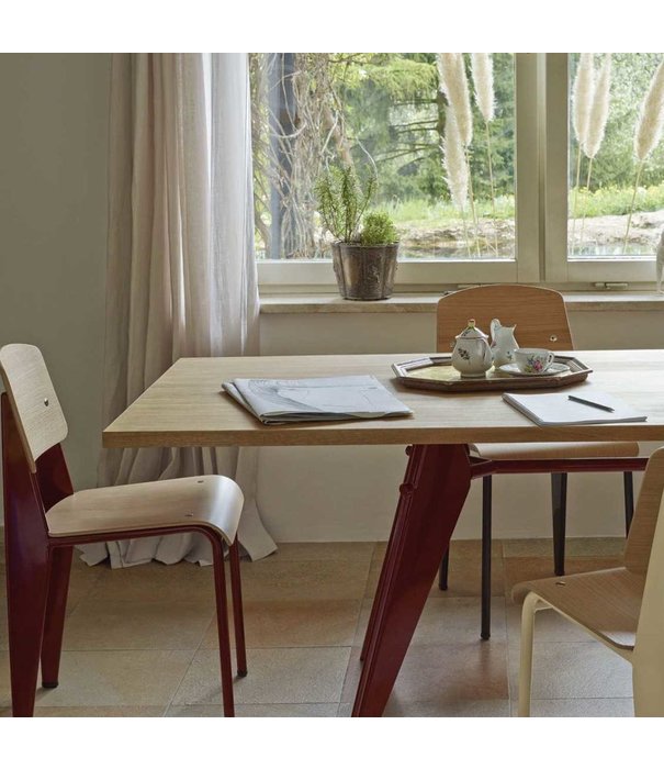 Vitra  Vitra EM Eettafel massief geolied eiken,  ecru onderstel 180 x 90