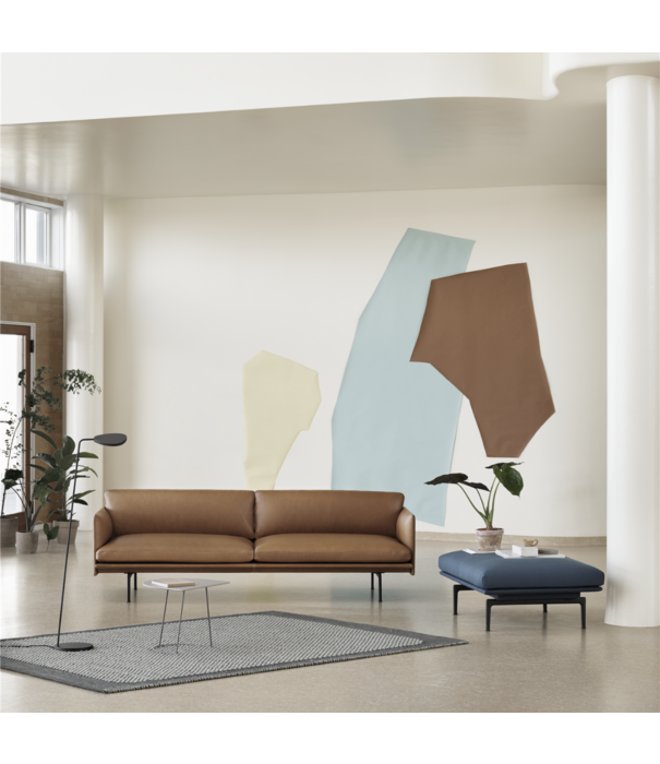 Muuto  Muuto - Outline 3 zits bank refine cognac leer, voet zwart