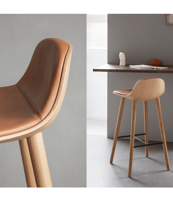 Eva Solo  - Wait to be seated Yuuga barkruk gerookt eiken, zwart leer zitting