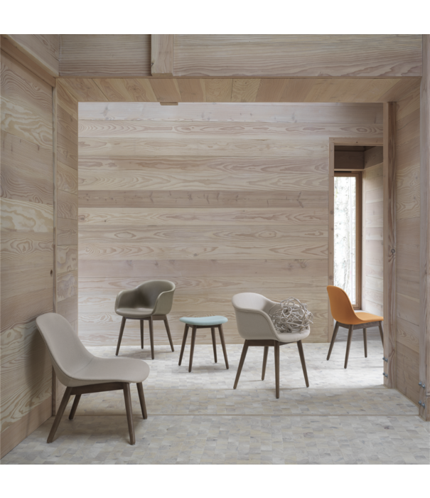 Muuto  Muuto - Fiber lounge stoel - houten poten