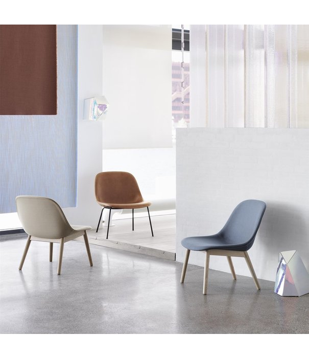 Muuto  Muuto - Fiber lounge stoel - houten poten