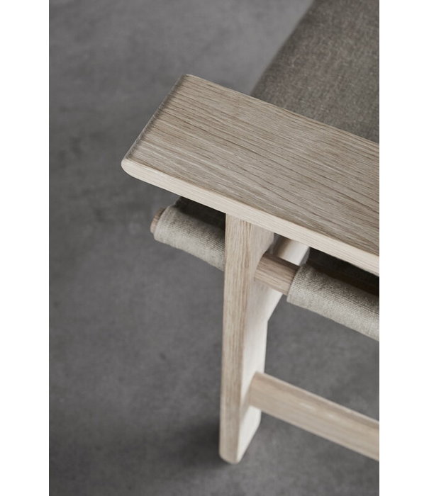 Fredericia  Fredericia - Model 2031 The Canvas chair soaped oak, natural canvas with seat cushion