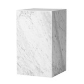 Audo - Plinth Tall bijzettafel - wit Carrara marmer