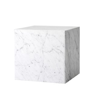 Audo - Plinth Cubic bijzettafel wit Carrara marmer