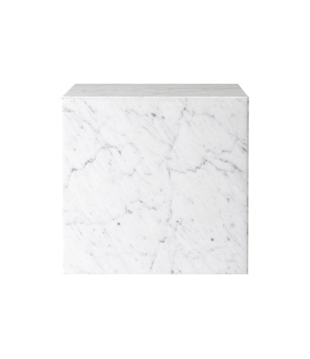 Audo Audo -  Plinth Cubic bijzettafel - wit Carrara marmer