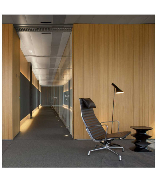 Vitra  Vitra - Aluminium Chair EA 124 lounge stoel