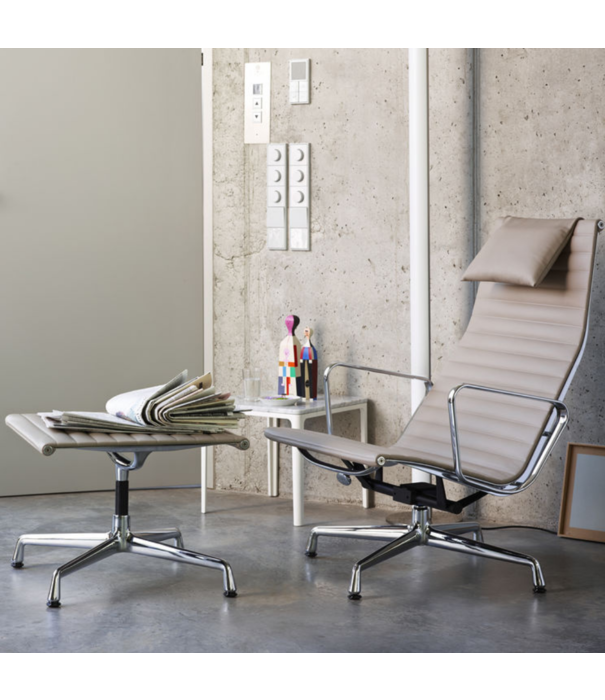 Vitra  Vitra - Aluminium Chair EA 124 lounge stoel