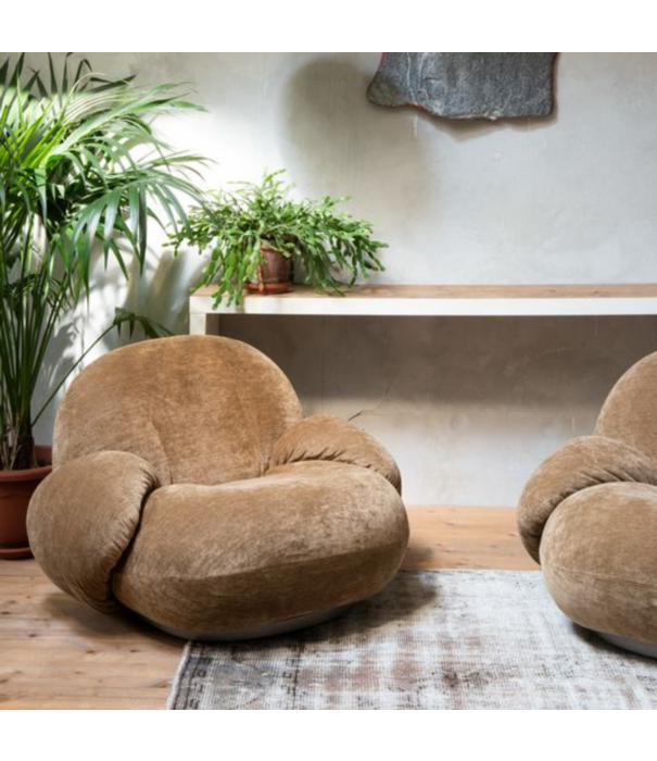 Gubi  Pacha Lounge Stoel met arm Harp 24, fixed voet