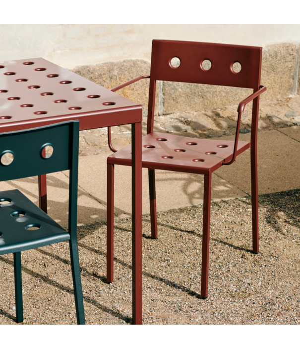 Hay  Hay Balcony Tuinstoel met armleuning iron red
