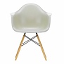 Vitra Eames DAW Fiberglass Armstoel, goud esdoorn poten