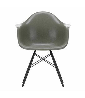 Vitra - Eames DAW Fiberglass armstoel zwart esdoorn poten