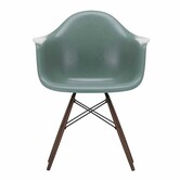 Vitra - DAW Fiberglass Armstoel - donker esdoorn