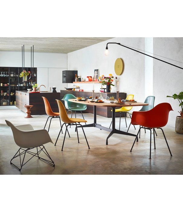 Vitra  Vitra Eames DAX fiberglass Eetkamerstoel met arm,  chroom poten