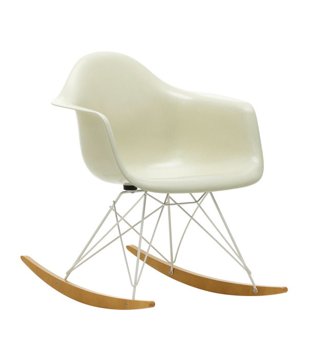 Vitra  Vitra - Eames Fiberglass RAR Armchair  wit / goud esdoorn