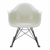 Vitra - Eames Fiberglass Armchair RAR gold maple, black