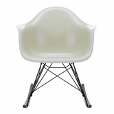 Vitra Eames RAR Fiberglass Schommelstoel, zwart,  esdoorn donker onderstel
