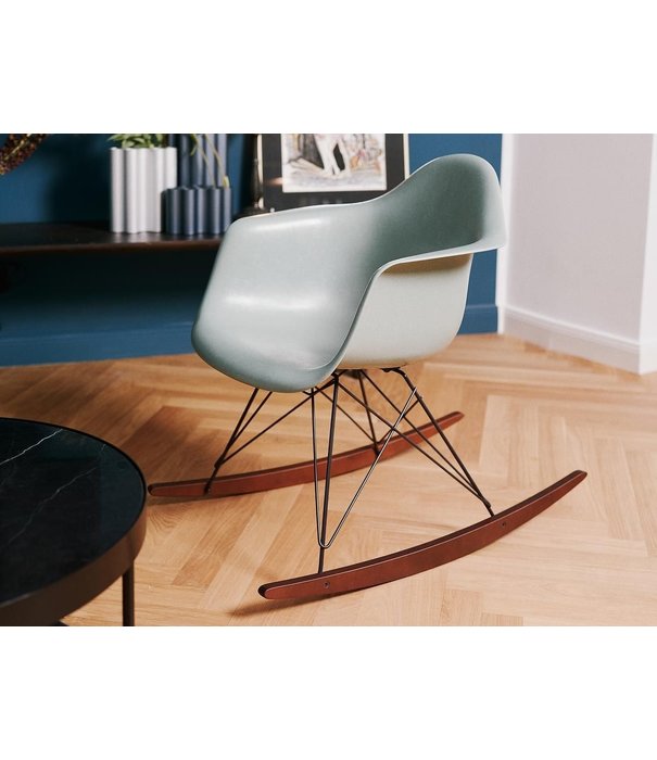 Vitra  Vitra Eames RAR Fiberglass Rocking Chair, black,  maple dark base