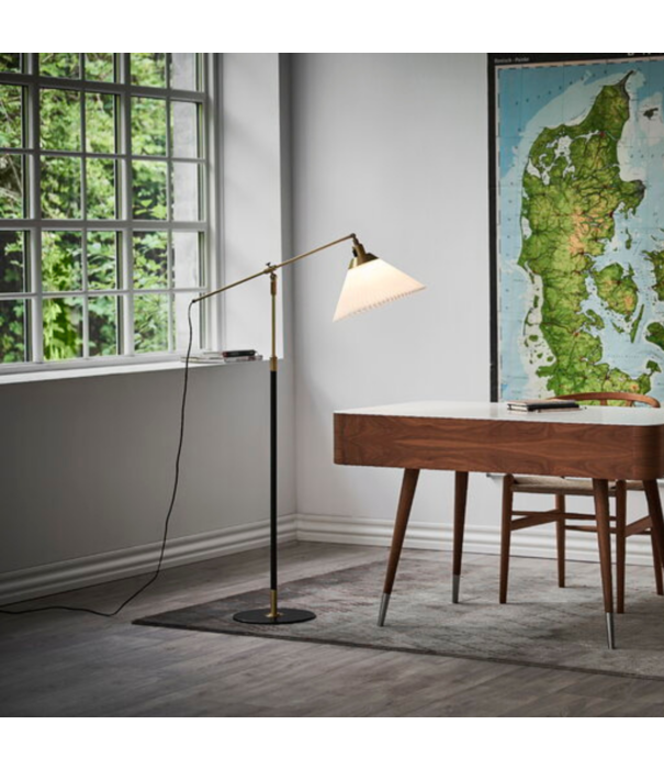 Le klint  Model 349 Floor Lamp brass, black base