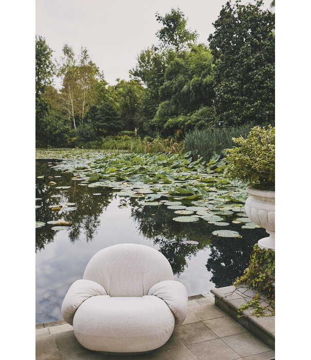 Gubi  Pacha Outdoor Lounge Chair with armrest Lorkey 40, swivel base