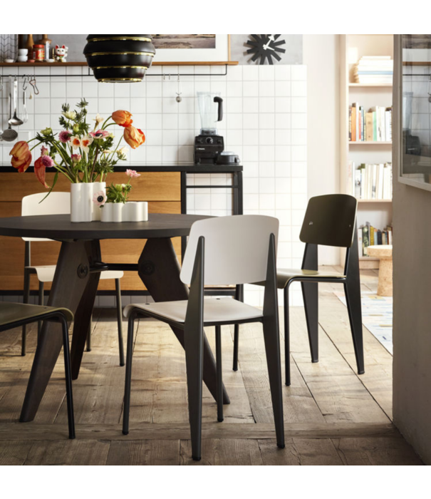 Vitra  Vitra Standard Eetkamerstoel naturel eiken, diepzwart poten