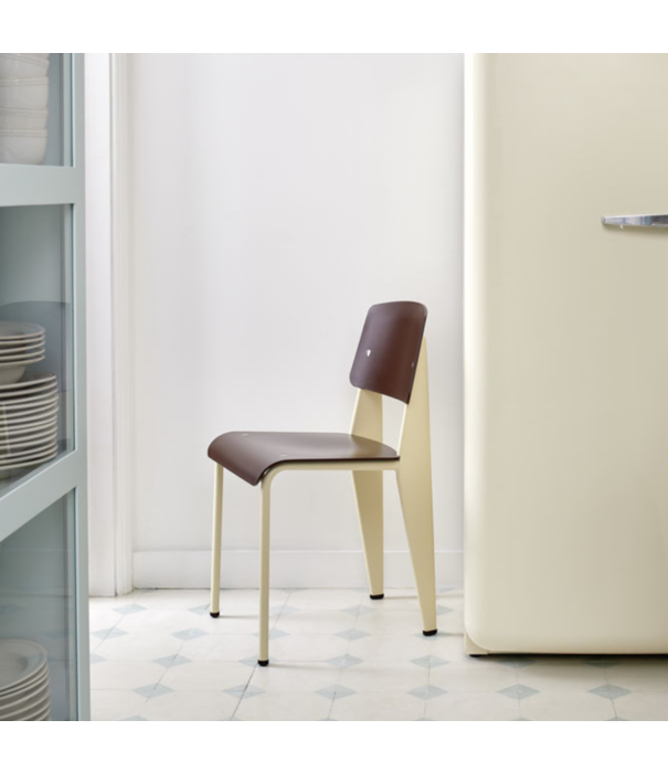 Vitra  Vitra Standard Eetkamerstoel donker eiken, diepzwart poten