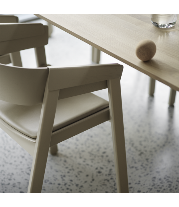 Muuto  Muuto - Cover Armstoel dark beige, stone leer zitting