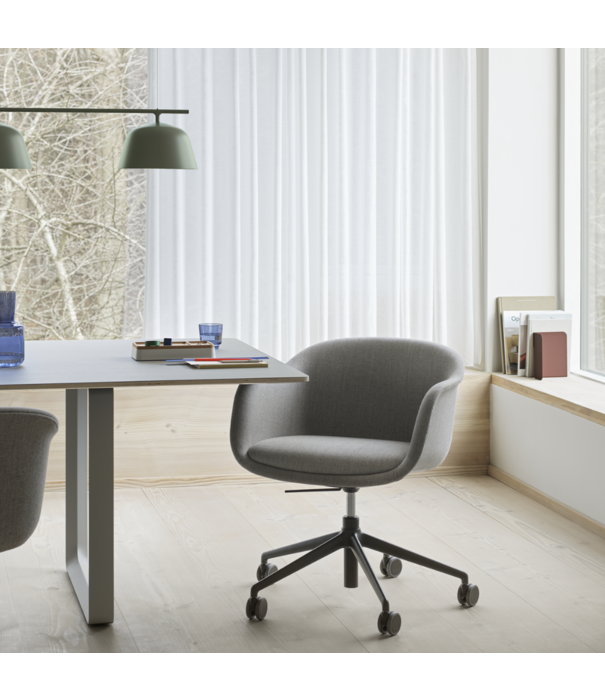 Muuto  Muuto - Fiber Conference Armchair / Swivel Base w. Gas Lift, Castors and Tilt