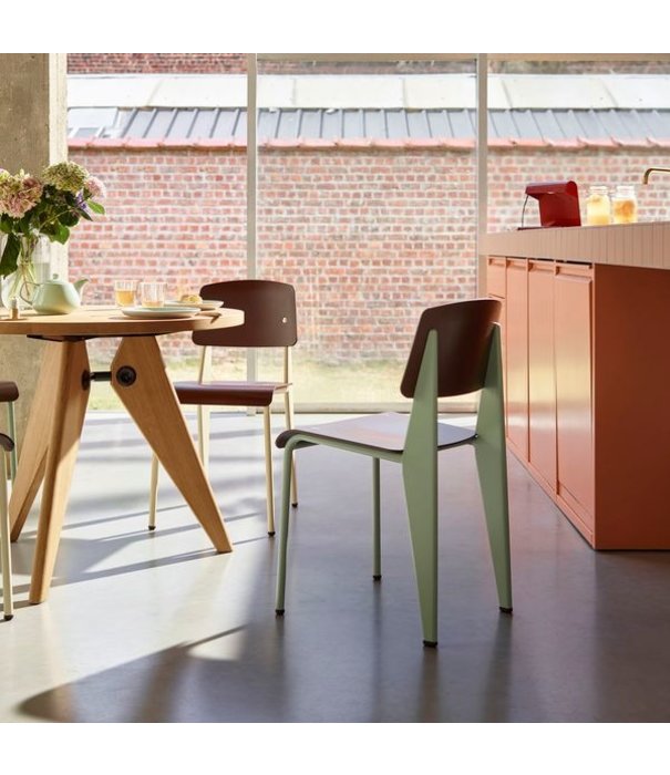 Vitra  Gueridon Dining Table solid dark oak