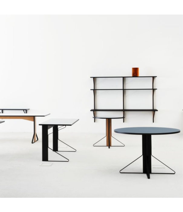 Artek  Artek - Kaari Desk REB 005 oak, black high gloss HPL