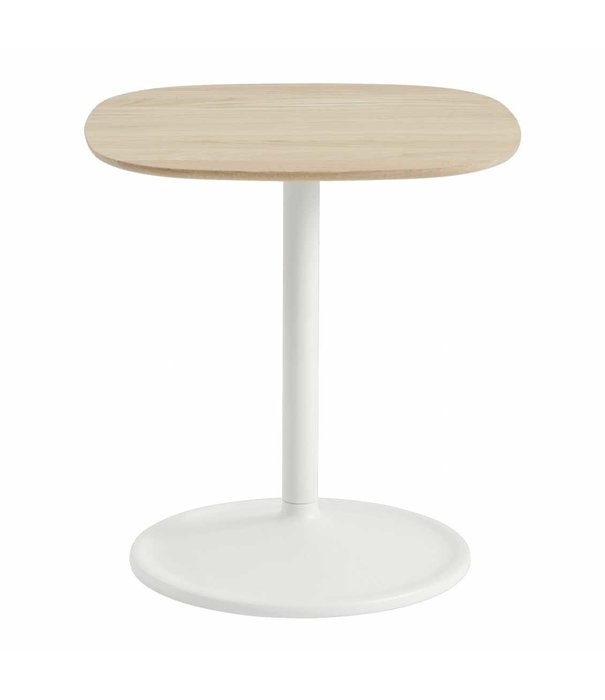 Muuto  Muuto - Soft Side Table geolied eiken, off white voet 45 x 45