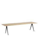 Hay Pyramid 02 Eettafel massief gelakt eiken, zwart voet, 250 x 85